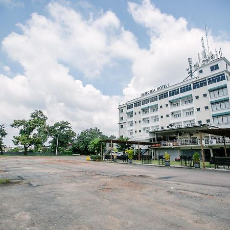 Merdeka Hotel Kluang Extérieur photo
