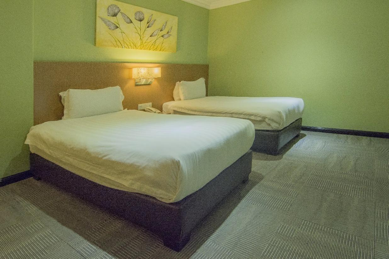 Merdeka Hotel Kluang Extérieur photo