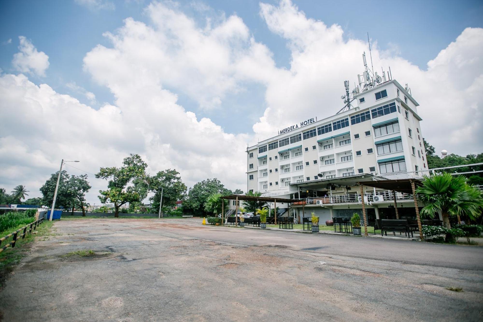 Merdeka Hotel Kluang Extérieur photo