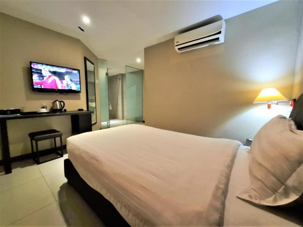 Merdeka Hotel Kluang Extérieur photo