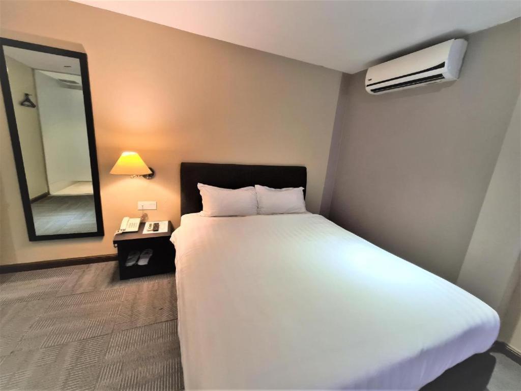 Merdeka Hotel Kluang Extérieur photo