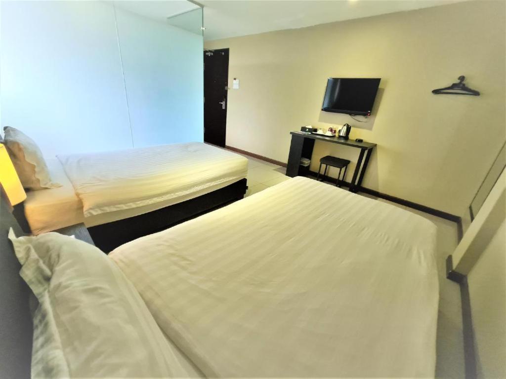 Merdeka Hotel Kluang Extérieur photo