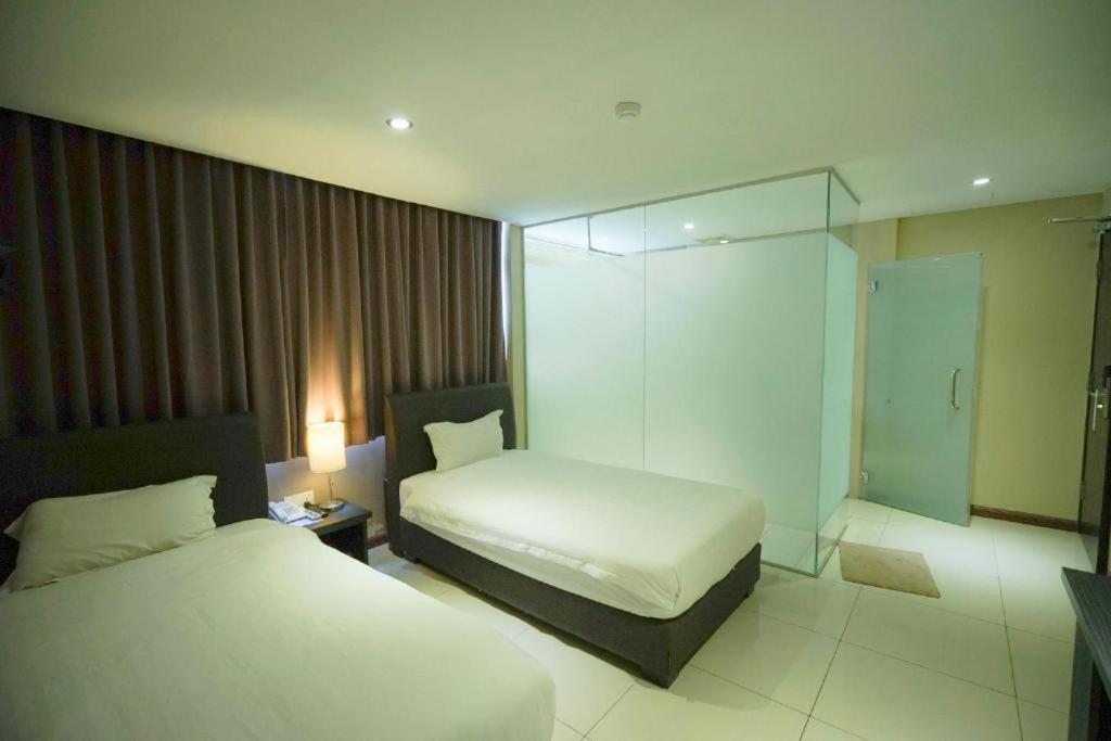 Merdeka Hotel Kluang Extérieur photo