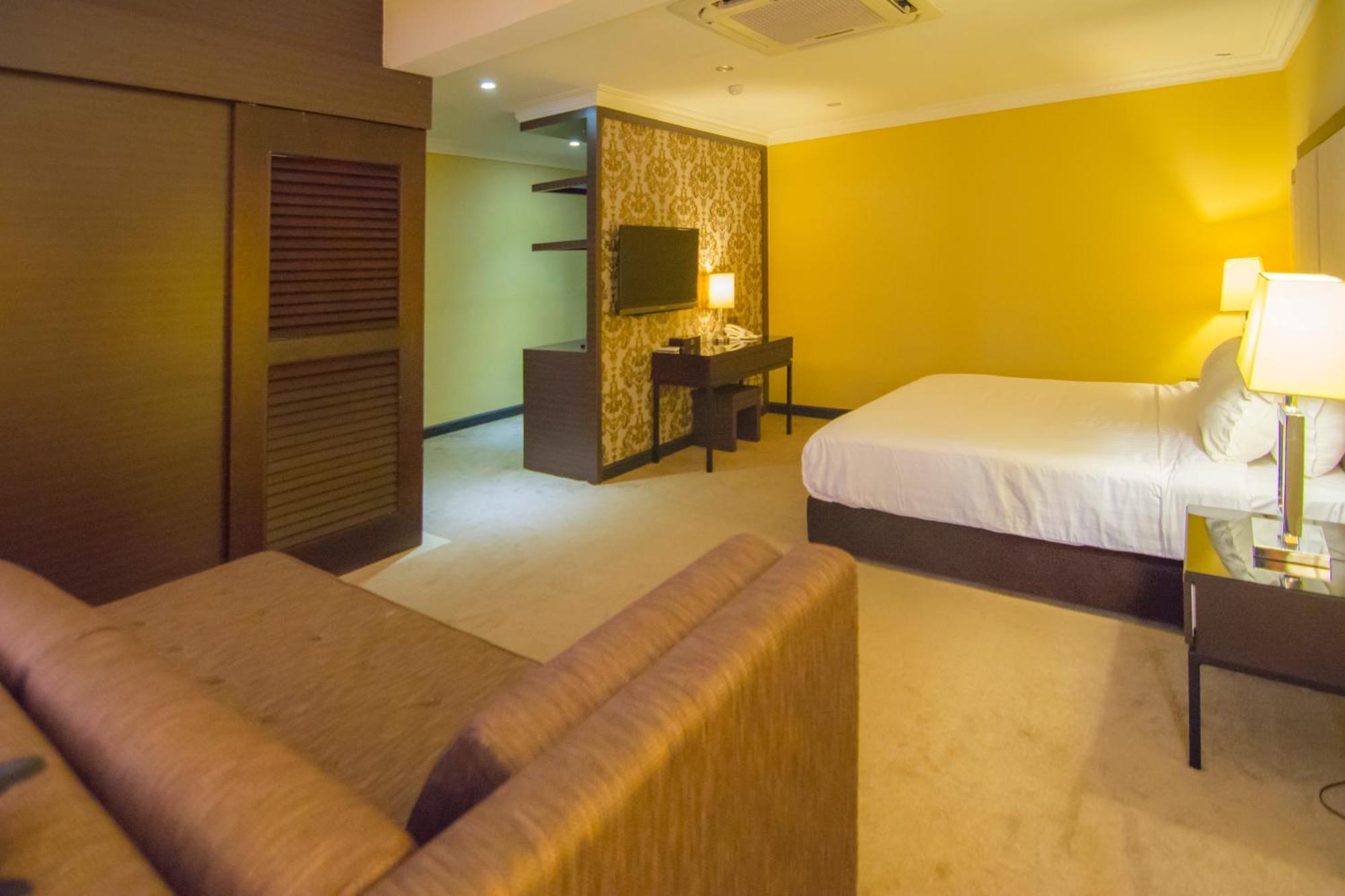 Merdeka Hotel Kluang Extérieur photo