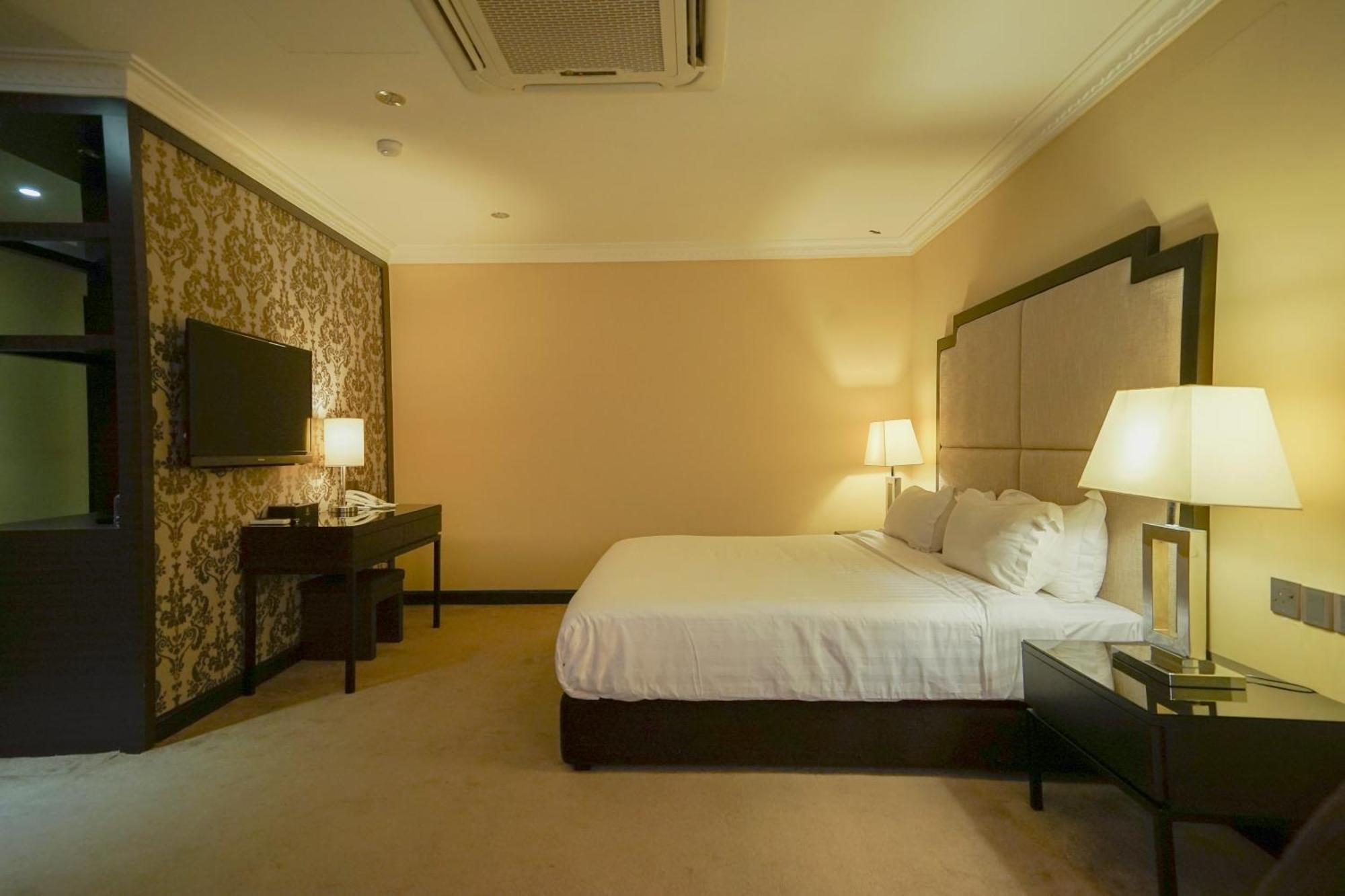 Merdeka Hotel Kluang Extérieur photo