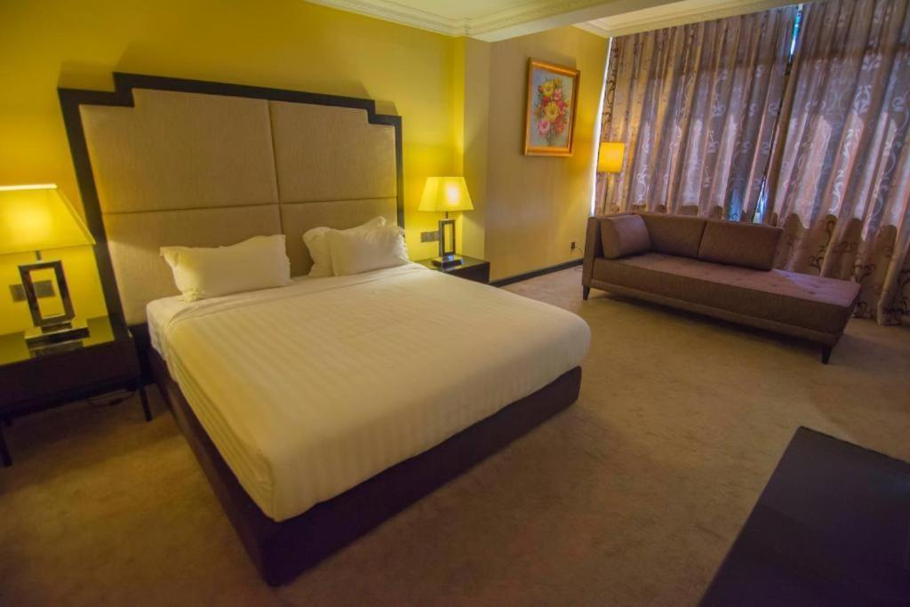Merdeka Hotel Kluang Extérieur photo