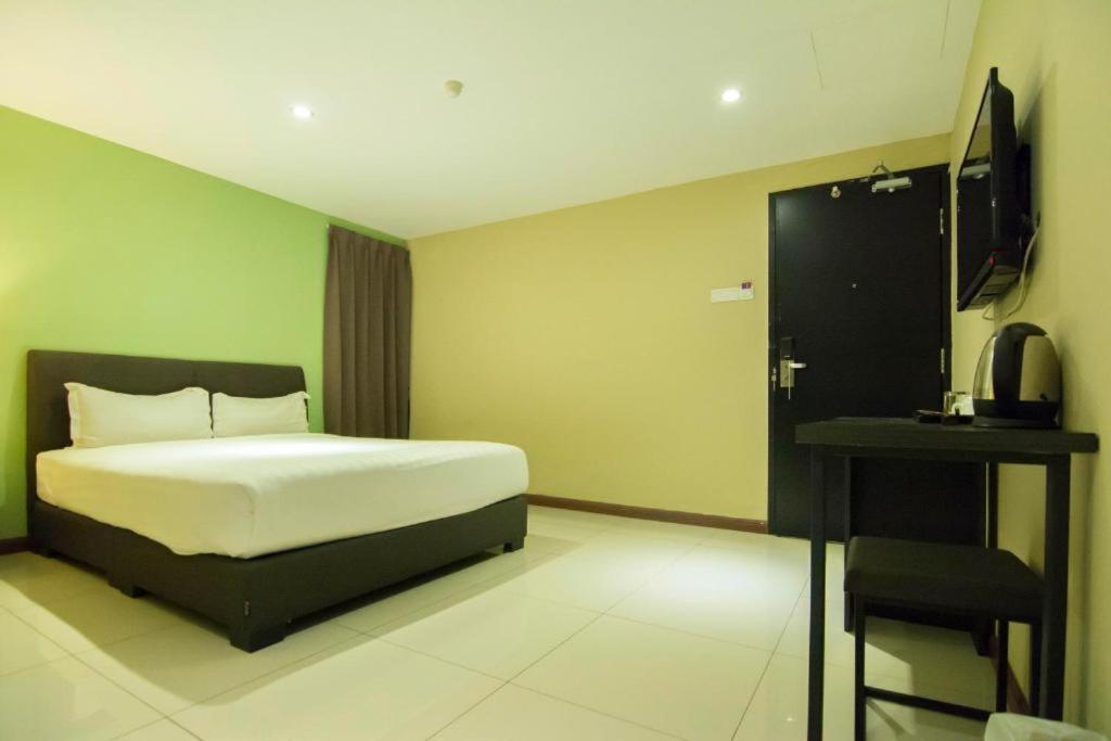 Merdeka Hotel Kluang Extérieur photo