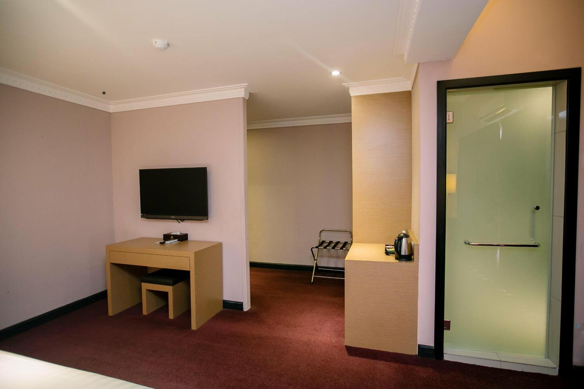 Merdeka Hotel Kluang Extérieur photo