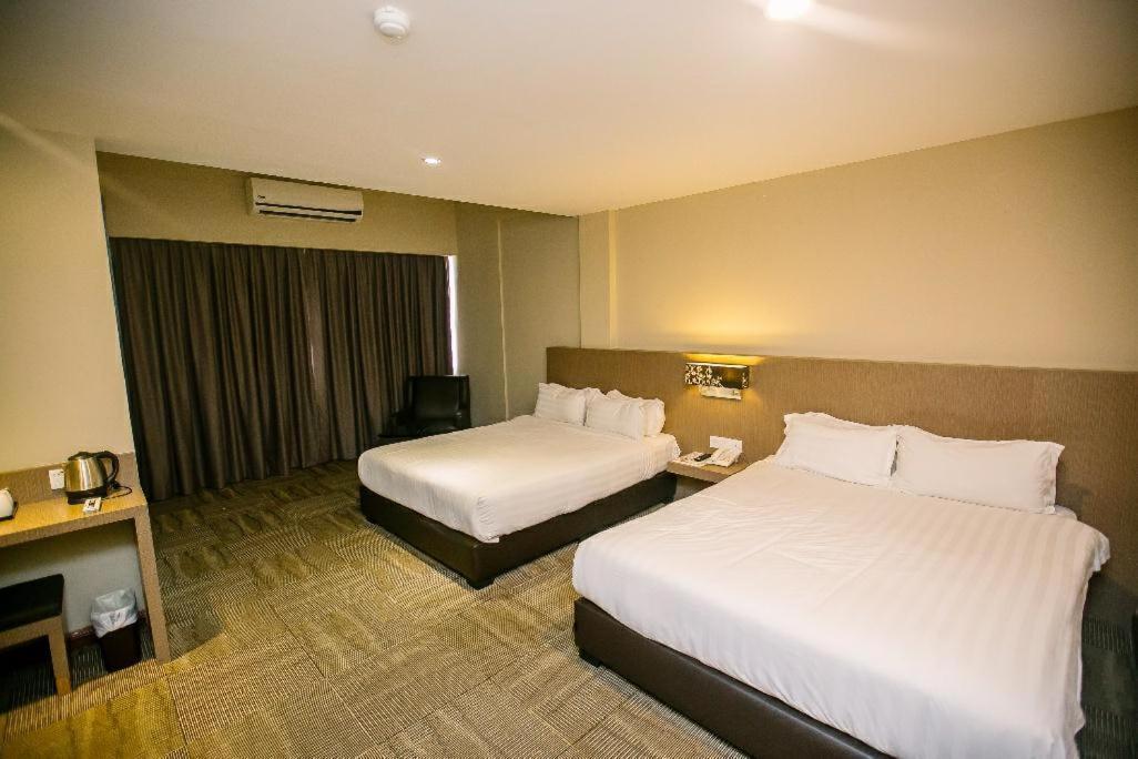 Merdeka Hotel Kluang Extérieur photo