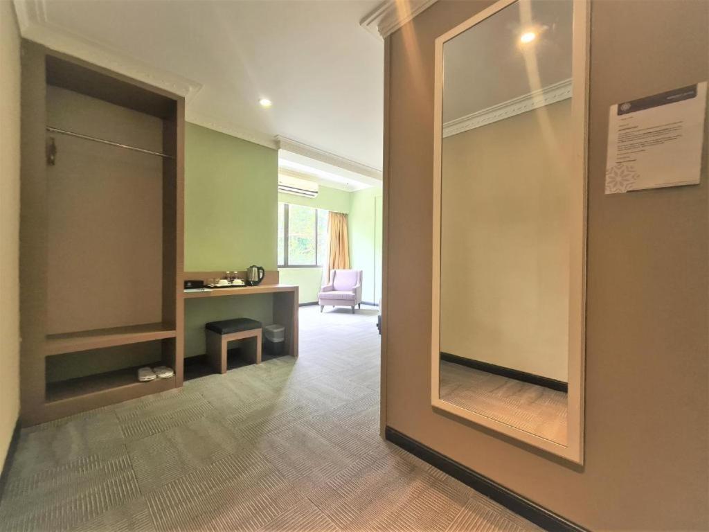 Merdeka Hotel Kluang Extérieur photo