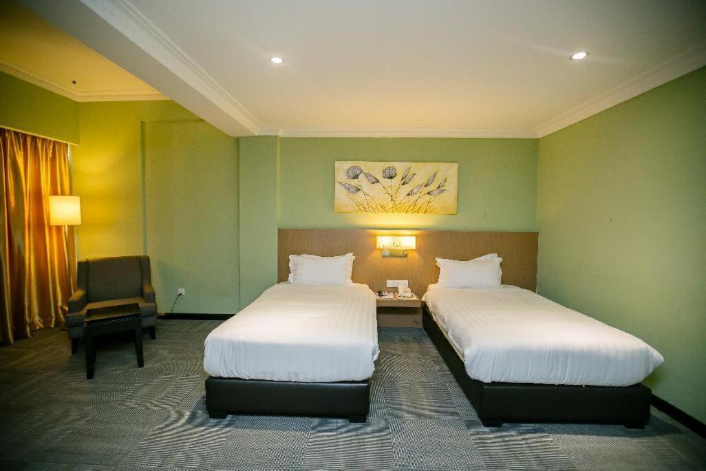 Merdeka Hotel Kluang Extérieur photo