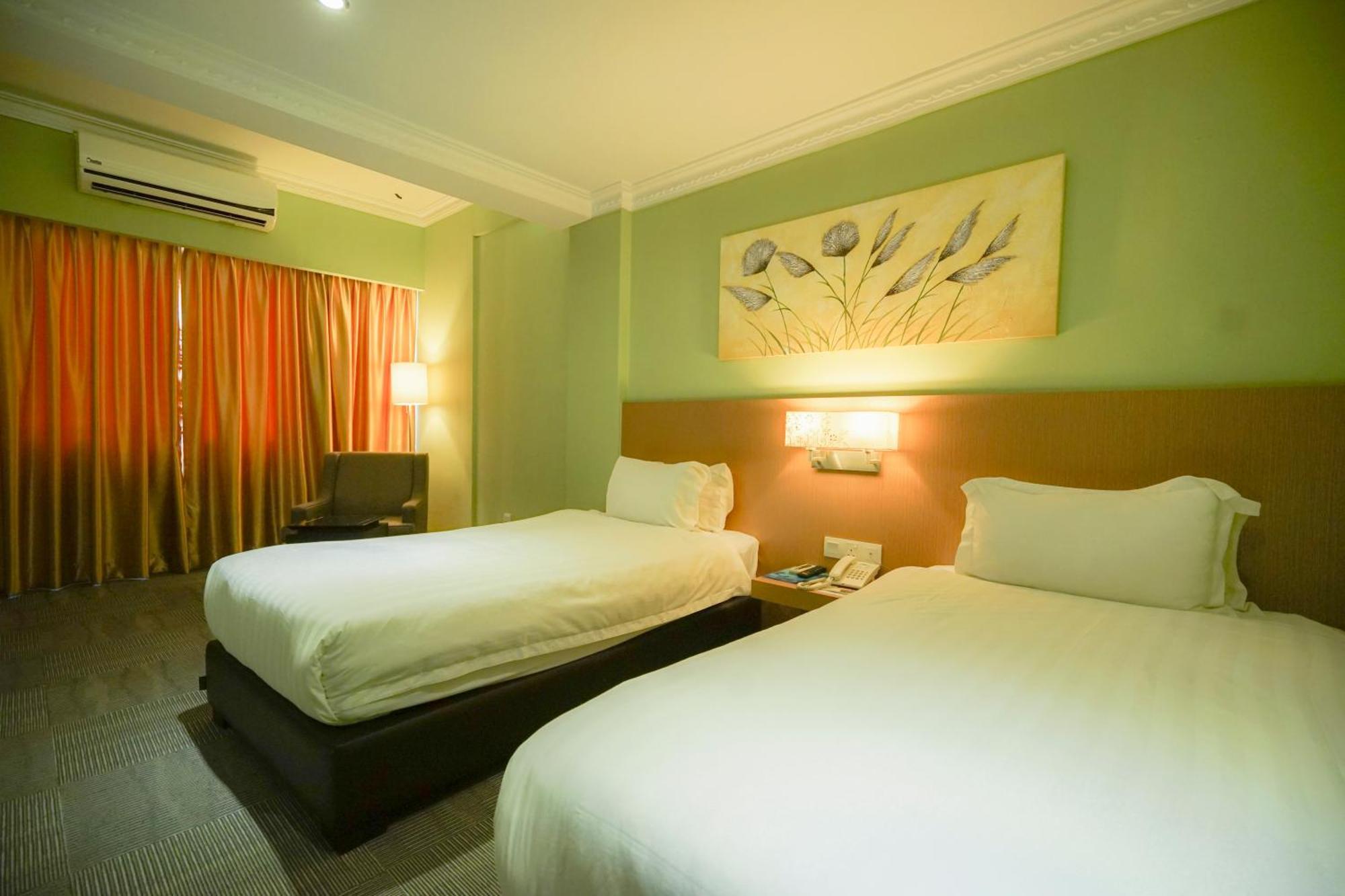Merdeka Hotel Kluang Extérieur photo